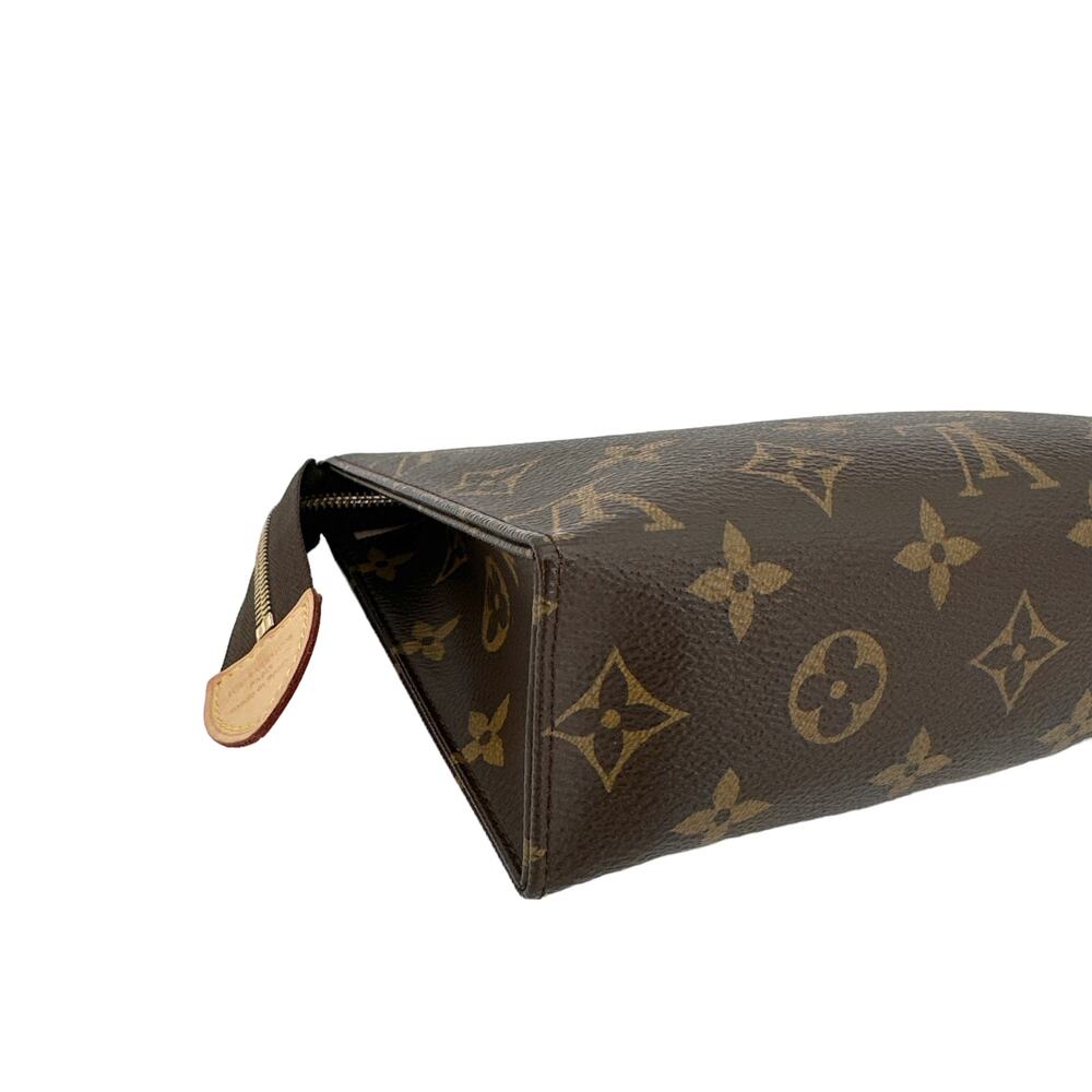 LOUIS VUITTON Monogram Toiletry Pouch 19 - Picture 14 of 16